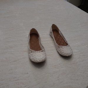 White flat shoes